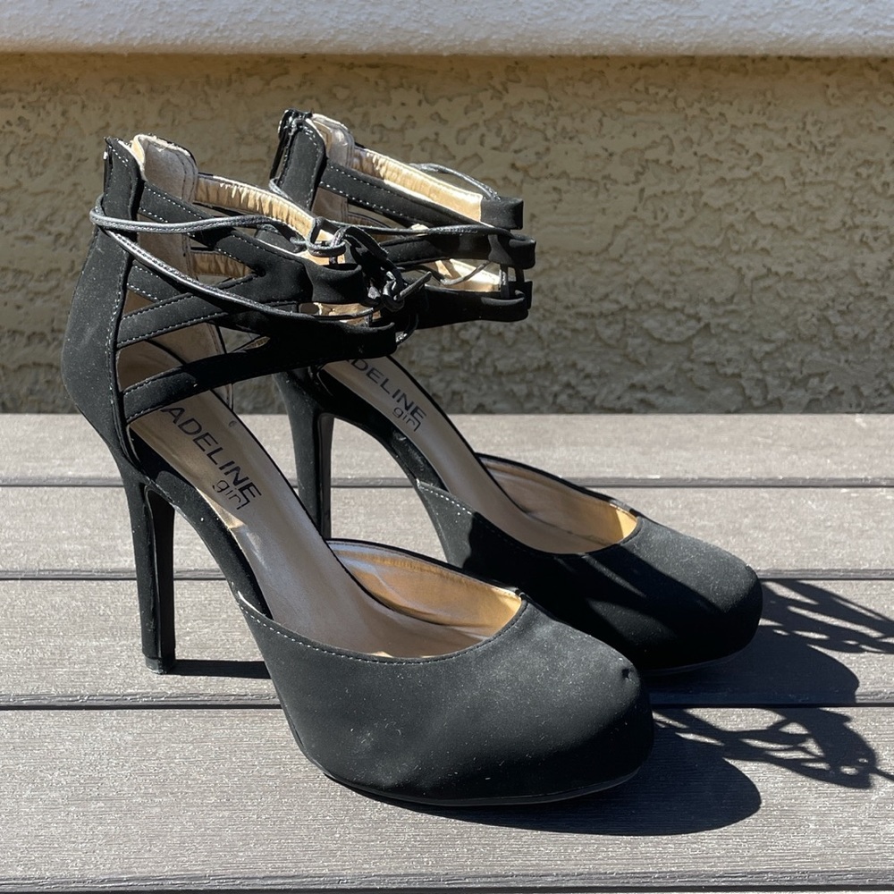 Madeline girl Black Velvet Pumps🖤